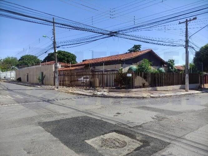 Casa residencial com 273,93m² em terreno de 648m²