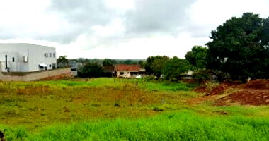 Terreno amplo no Centro de Tupãssi - Desocupado