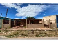 Casa com 95m² construídos em terreno de 250m²
