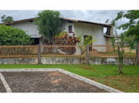 Casa com Lazer e Terreno Amplo em Brasília