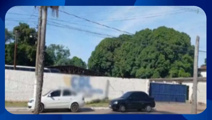 Casa com 19,80m de frente, 72,60m de fundos e benfeitorias
