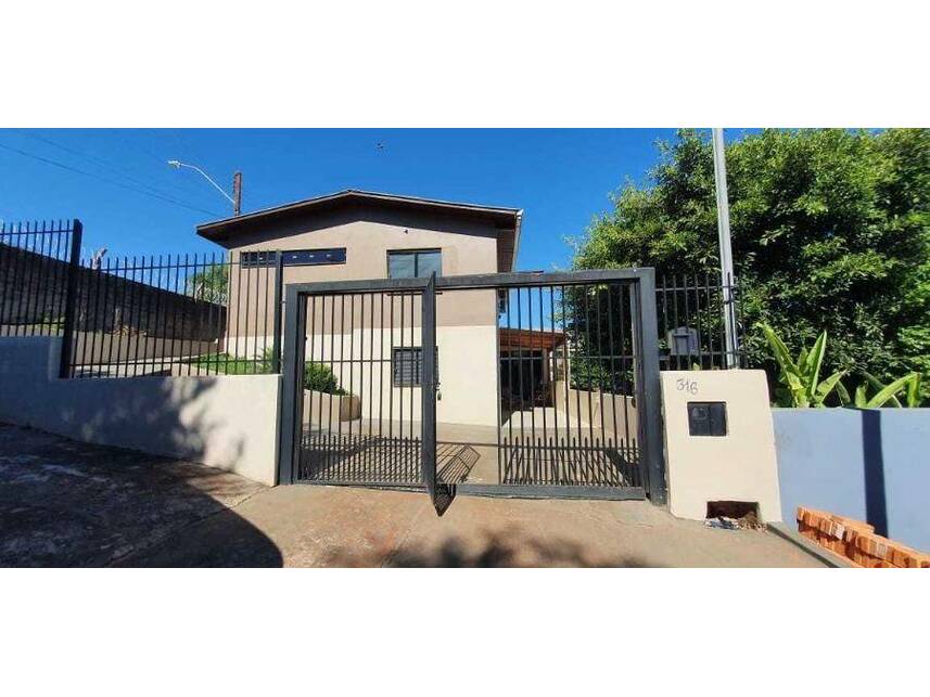Casa padrão ocupada com 3 quartos e 2 banheiros, 172m² construída