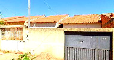 Casa espaçosa com 3 quartos, varanda e 126 m² construída, ocupada