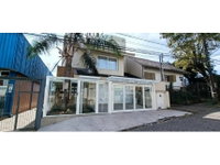 Casa padrão ocupada com 1 vaga e 262m² construída