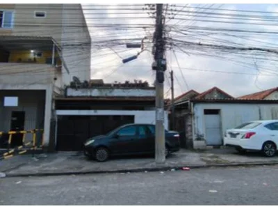 Casa ocupada com 50 m² em leilão