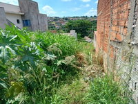 Terreno de 257,50 m² em declive
