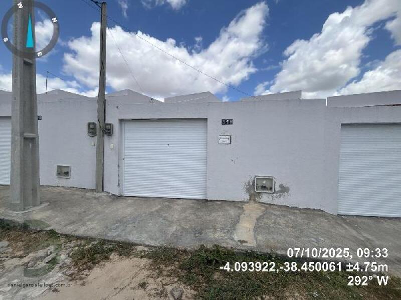 Casa com 2 Quartos e 1 Vaga em Condomínio