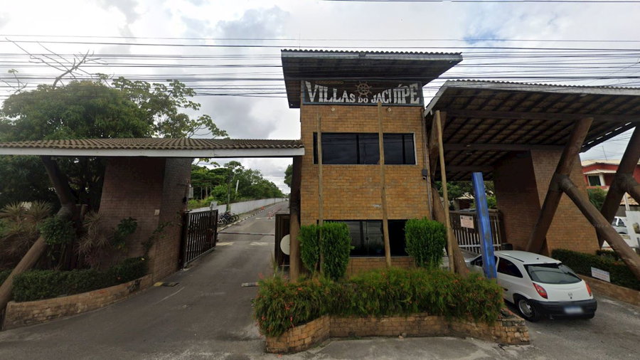 Casa com 3 suítes, piscina e varanda gourmet em condomínio