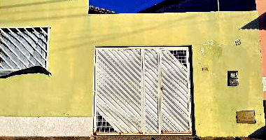 Casa com 2 quartos, banheiro, sala, cozinha e 1 vaga