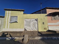 Casa com 2 quartos, banheiro, sala, cozinha e 1 vaga