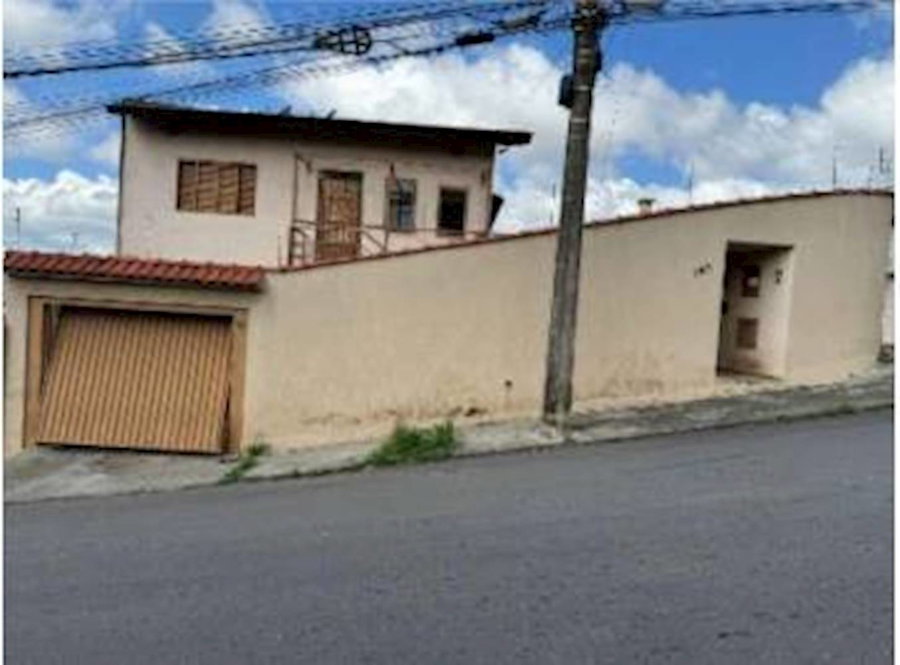 Casa em Poços de Caldas/MG com 1 Vaga e 137m² Construída
