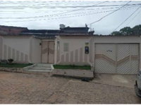 Casa ocupada com 276 m² construídos e 1 vaga