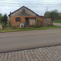 Terreno Urbano de 300m² com Benfeitorias Não Avervadas