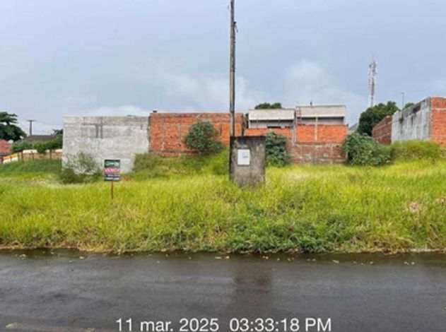 Espaçoso Terreno de 257m² Desocupado, Ideal para Novos Projetos