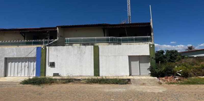 Sobrado com 3 suítes, 186m² de área construída