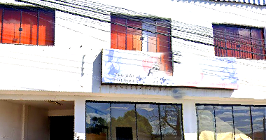 Prédio com 222,45 m² em alvenaria e terreno de 250 m²