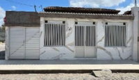 Casa com 3 quartos, 2 banheiros e 1 vaga de garagem