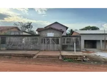 Casa ocupada com 219,67m² construídos