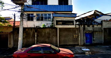 Sede administrativa com 6 banheiros e 4 vagas