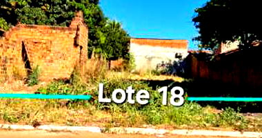 Lote residencial urbano com 450m², murado e edificação inacabada