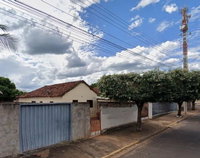 Casa com 7 cômodos, 1.936m², desocupada