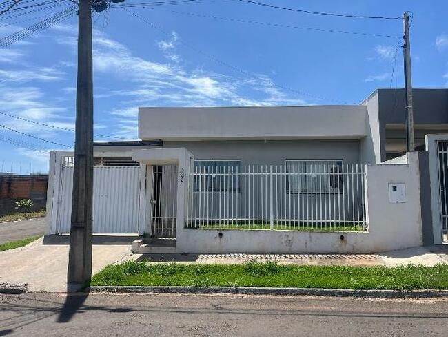 Casa com 2 quartos, 1 banheiro, vaga de garagem e 71m² privativos