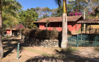 Chácara com 4 quartos, 5 banheiros, piscina e garagem para 2 carros