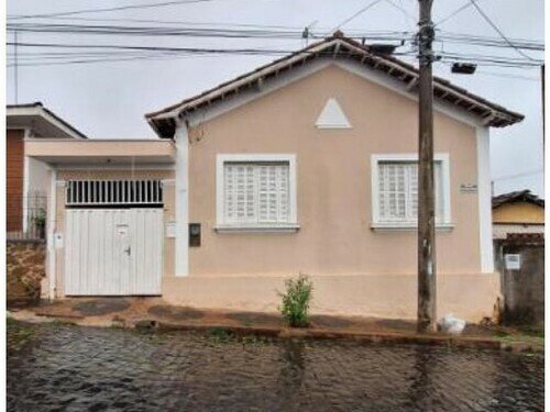 Casa no Centro com 144m² - Santa Rita do Passa Quatro SP