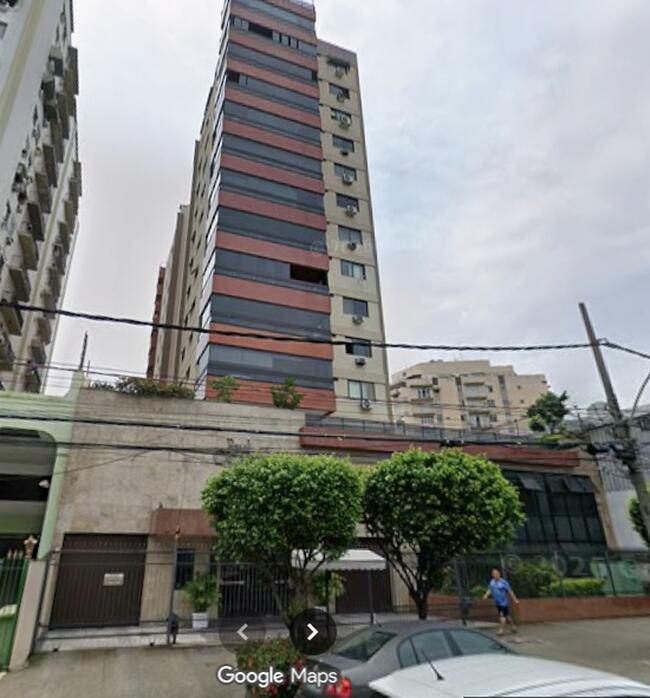 Apartamento com 2 Vagas de Garagem em Ótima Localização