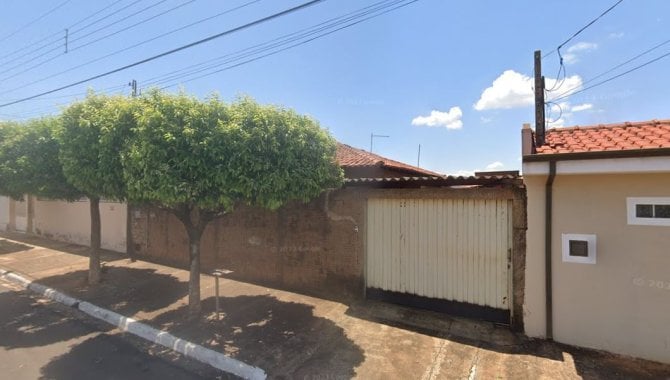 Casa em Terreno de 187 m² com Potencial de Valorização