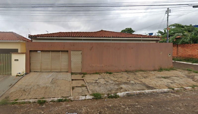 Terreno urbano com benfeitorias em Jataí/GO