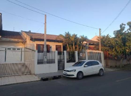 Casa Ocupada com 126m² de Área Construída em Cachoeirinha/RS