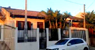 Casa Ocupada com 126m² de Área Construída em Cachoeirinha/RS