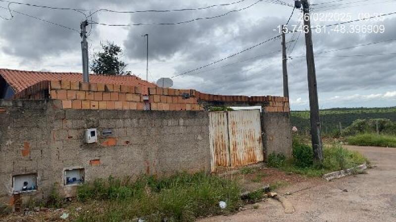 Casa com 1 quarto, 1 vaga e 47,5m² construída, desocupada