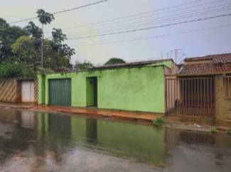 Casa com 48m² construídos, 200m² de terreno, ocupada