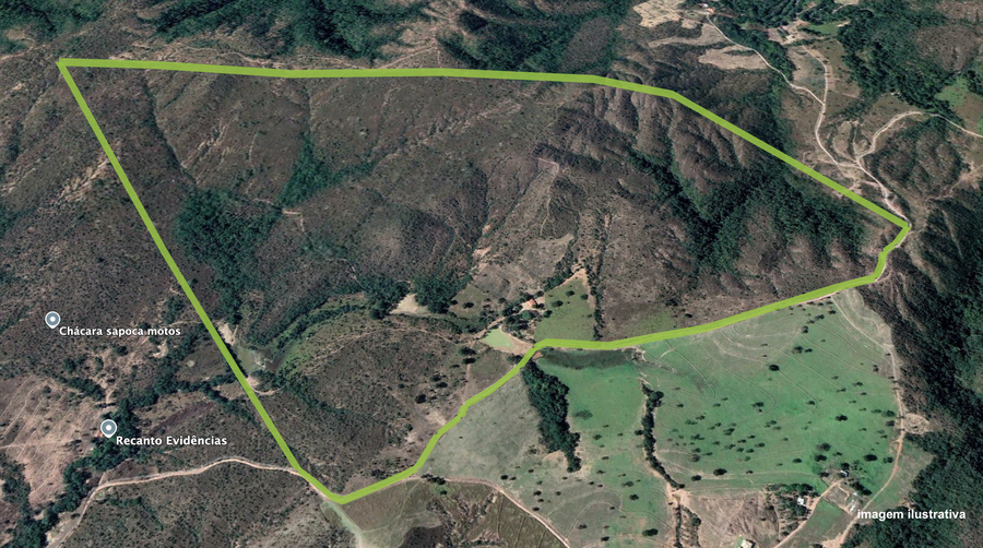 Fazenda com 120 hectares, casa sede, casa do caseiro e pastagens