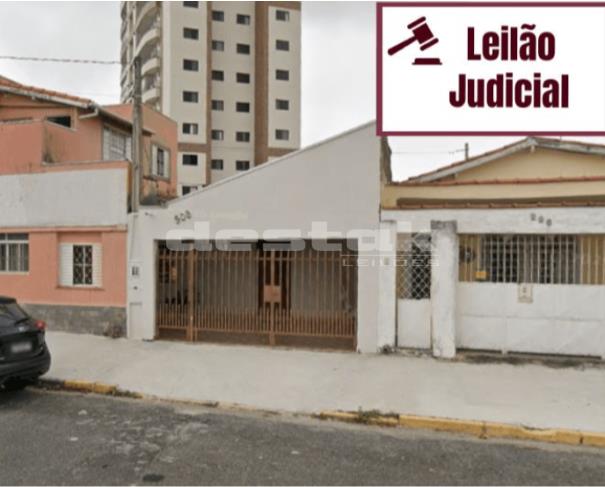 Casa residencial com 85m² e quintal