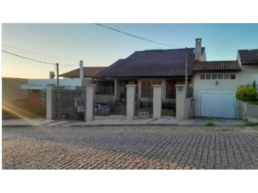 Casa espaçosa com 264,67m² em São Jorge - Bagé/RS