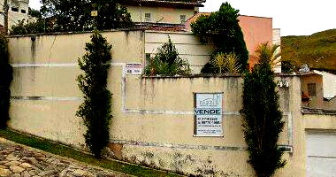 Casa com 185,49m² e Terreno de 323m² em Poços de Caldas/MG