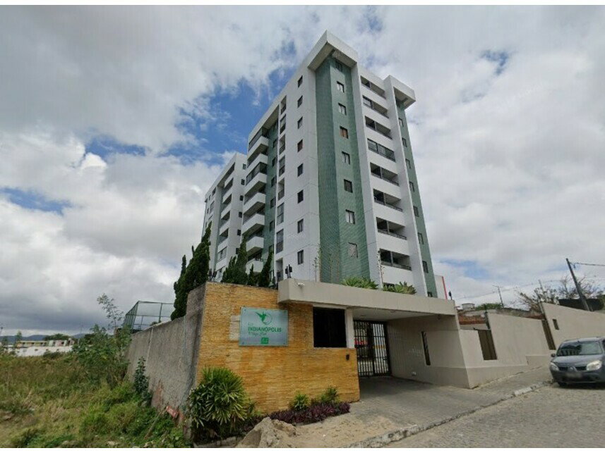 Apartamento com Varanda em Leilão