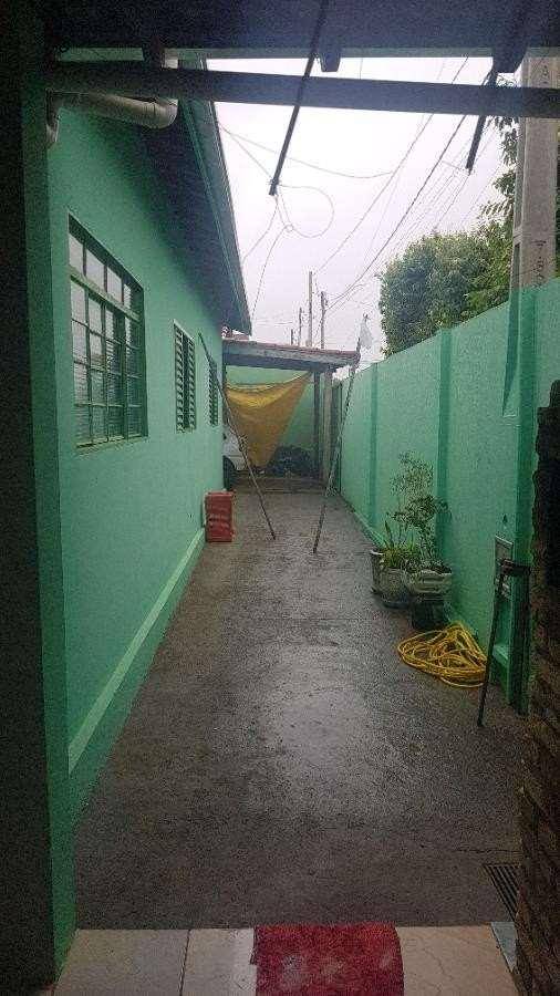 Casa ocupada com 257m² terreno e 205m² construída