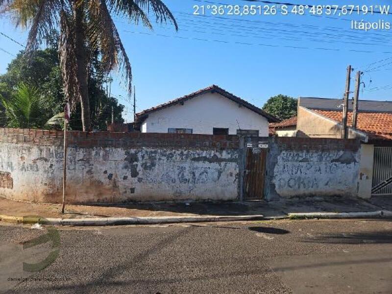 Casa com 2 Quartos e 2 Banheiros em Itápolis
