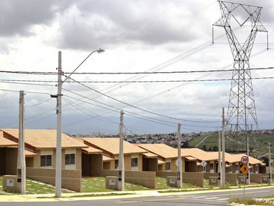 Casa 2 Quartos com Quintal e 2 Vagas, 55,99m²
