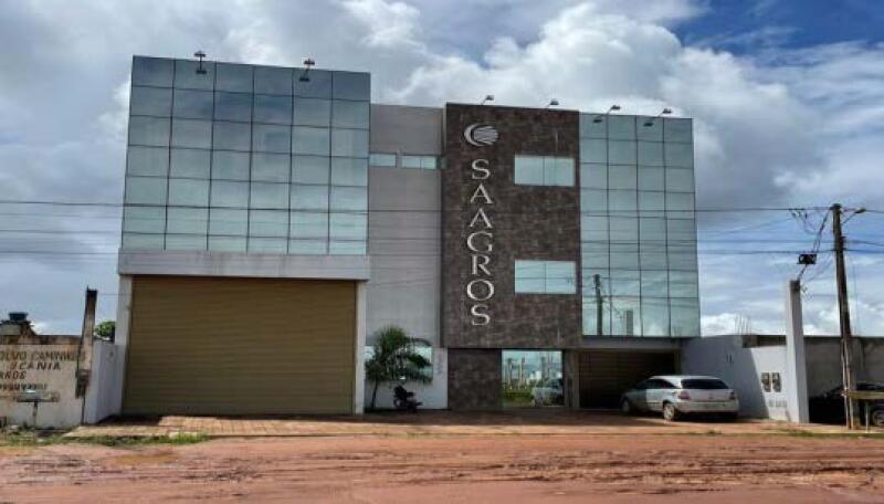 Prédio comercial com 819.88m² construídos