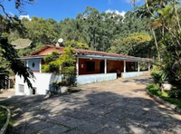 Terreno com 1.920m² e construção de 724m²