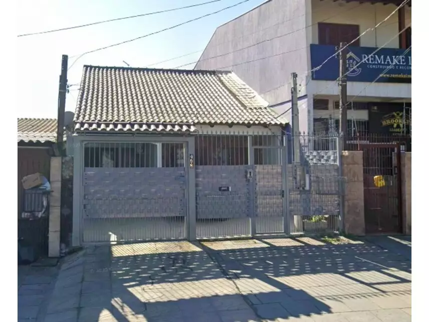 Casa em Leilão com 3 Quartos e 2 Banheiros