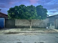Casa com 300m² de área privativa, 1 varanda, desocupada
