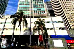 Sala Comercial com banheiro simples, acabamento cerâmico
