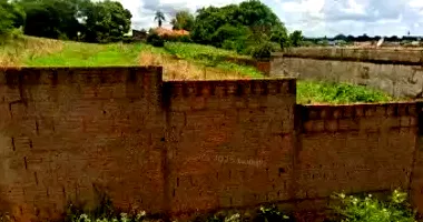 Terreno desocupado com 1.309m² em área central, ideal para investimento