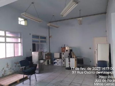 Imóvel Comercial Desocupado em Juiz de Fora com 622m²